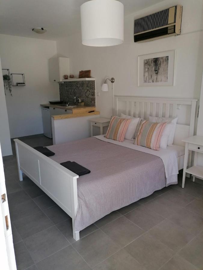 Studios Margaret Poros Town Exterior foto