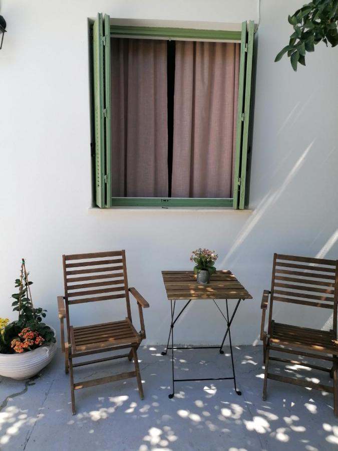 Studios Margaret Poros Town Exterior foto